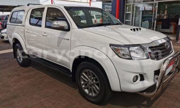 Buy Used Toyota Hilux White Car in Mwansabombwe in Luapala Buy Used Toyota Hilux White Car in Mwansabombwe in Luapala