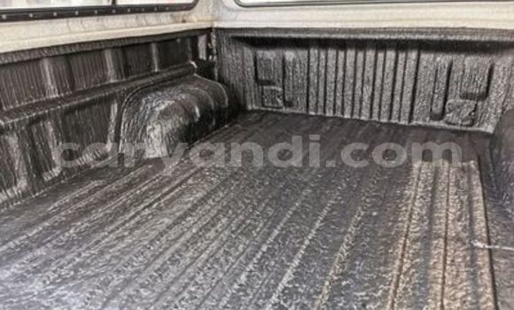 Buy Used Toyota Hilux White Car in Mwansabombwe in Luapala Buy Used Toyota Hilux White Car in Mwansabombwe in Luapala