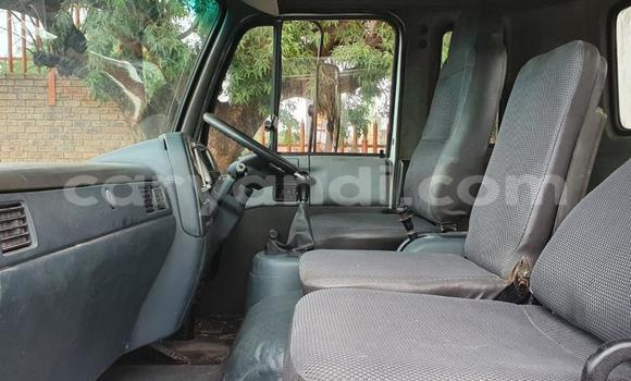 Acheter Occasion Utilitaire Nissan UD Blanc à Chingola, Zambie Acheter Occasion Utilitaire Nissan UD Blanc à Chingola, Zambie