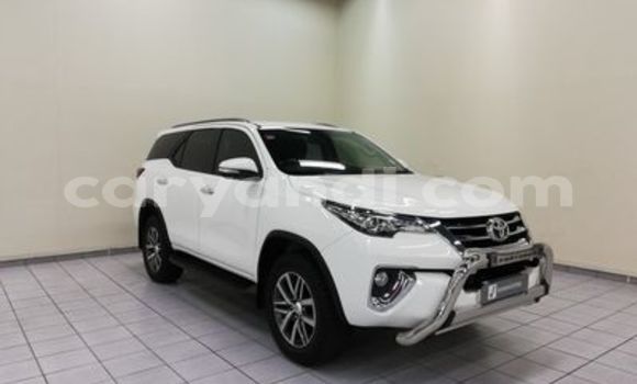 Acheter Occasion Voiture Toyota Fortuner Blanc à Lusaka, Zambie