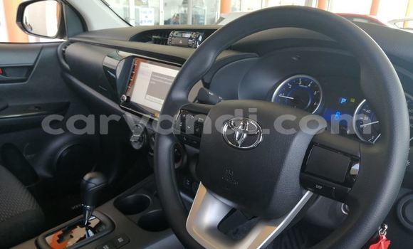 Nunua Ilio tumika Toyota Hilux Fedha Gari ndani ya Mazabuka nchini Kusini