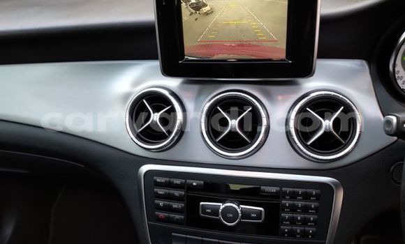 Acheter Occasion Voiture Mercedes‒Benz 250 Rouge à Livingstone, Zambie Acheter Occasion Voiture Mercedes‒Benz 250 Rouge à Livingstone, Zambie