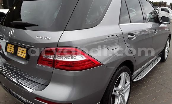 Acheter Occasion Voiture Mercedes‒Benz M–Class Gris à Livingstone, Zambie Acheter Occasion Voiture Mercedes‒Benz M–Class Gris à Livingstone, Zambie