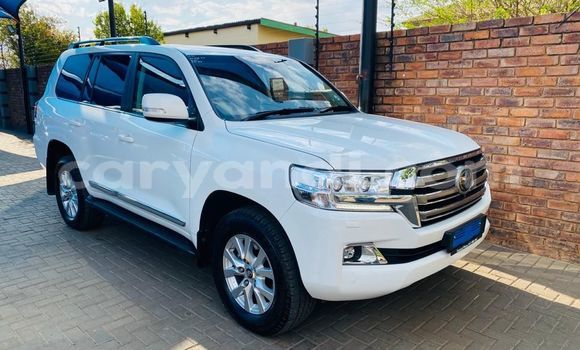 Acheter Occasion Voiture Toyota Land Cruiser Blanc à Chingola, Zambie Acheter Occasion Voiture Toyota Land Cruiser Blanc à Chingola, Zambie