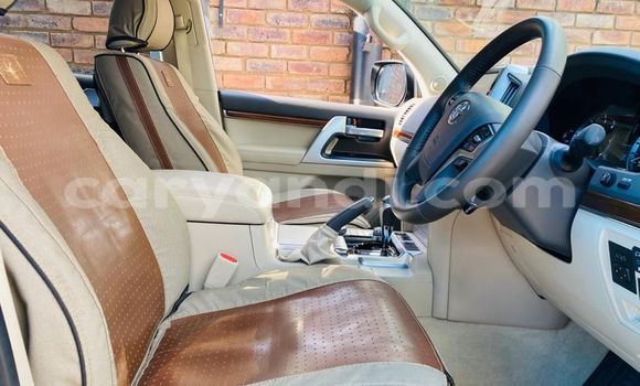 Buy Used Toyota Land Cruiser White Car in Chingola in Zambia Buy Used Toyota Land Cruiser White Car in Chingola in Zambia