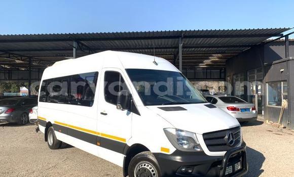 Buy Used Mercedes Viano White Car in Lusaka in Zambia