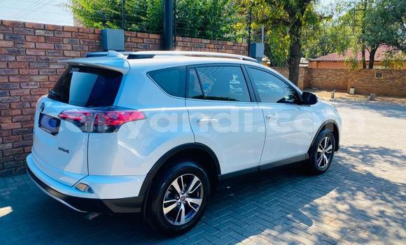 Acheter Occasion Voiture Toyota RAV4 Blanc à Kalulushi, Copperbelt Acheter Occasion Voiture Toyota RAV4 Blanc à Kalulushi, Copperbelt
