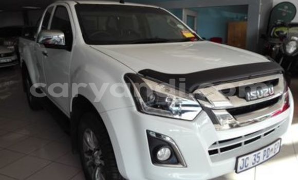 Nunua Ilio tumika Isuzu KB Nyeupe Gari ndani ya Zambezi nchini Kaskazini-Magharibi