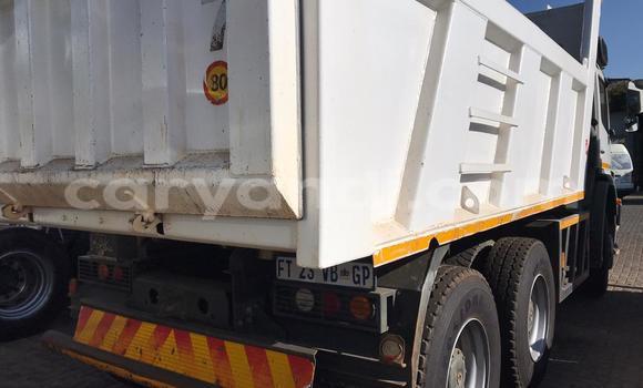 Acheter Occasion Utilitaire Mercedes–Benz Tipper Blanc à Zambèze, Nord-Ouest Acheter Occasion Utilitaire Mercedes–Benz Tipper Blanc à Zambèze, Nord-Ouest