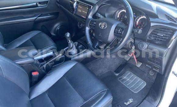 Buy Used Toyota Hilux White Car in Mpika in Northern Buy Used Toyota Hilux White Car in Mpika in Northern