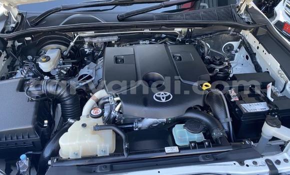 Buy Used Toyota Hilux White Car in Mpika in Northern Buy Used Toyota Hilux White Car in Mpika in Northern