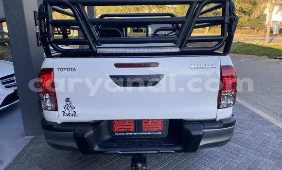 Buy Used Toyota Hilux White Car in Mpika in Northern Buy Used Toyota Hilux White Car in Mpika in Northern