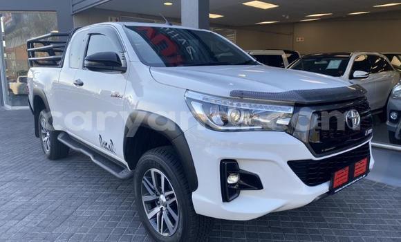Buy Used Toyota Hilux White Car in Mpika in Northern Buy Used Toyota Hilux White Car in Mpika in Northern