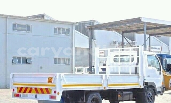 Acheter Occasion Utilitaire Nissan UD Blanc à Zambèze, Nord-Ouest Acheter Occasion Utilitaire Nissan UD Blanc à Zambèze, Nord-Ouest