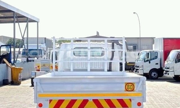 Acheter Occasion Utilitaire Nissan UD Blanc à Zambèze, Nord-Ouest Acheter Occasion Utilitaire Nissan UD Blanc à Zambèze, Nord-Ouest