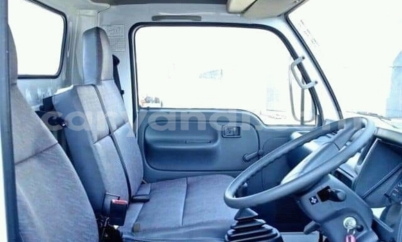 Acheter Occasion Utilitaire Nissan UD Blanc à Zambèze, Nord-Ouest Acheter Occasion Utilitaire Nissan UD Blanc à Zambèze, Nord-Ouest