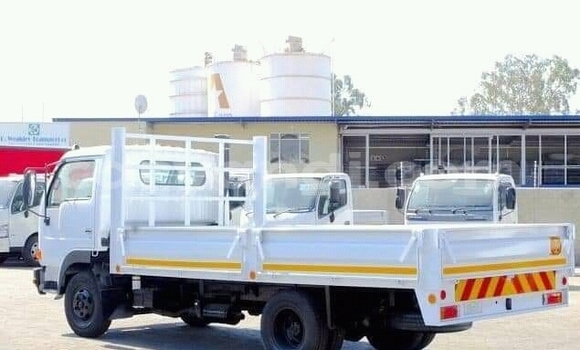 Acheter Occasion Utilitaire Nissan UD Blanc à Zambèze, Nord-Ouest Acheter Occasion Utilitaire Nissan UD Blanc à Zambèze, Nord-Ouest