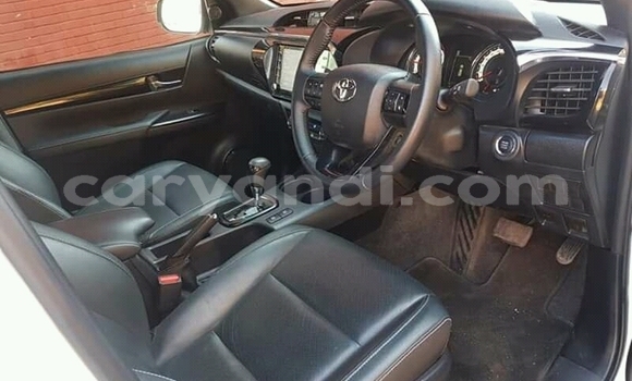 Acheter Occasion Voiture Toyota Hilux Blanc à Zambèze, Nord-Ouest Acheter Occasion Voiture Toyota Hilux Blanc à Zambèze, Nord-Ouest