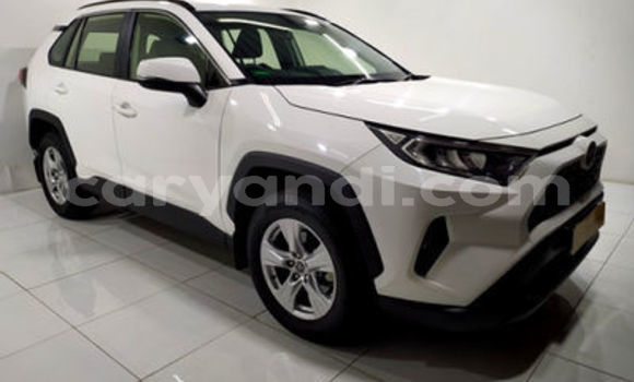 Nunua Ilio tumika Toyota RAV4 Nyeupe Gari ndani ya Mazabuka nchini Kusini