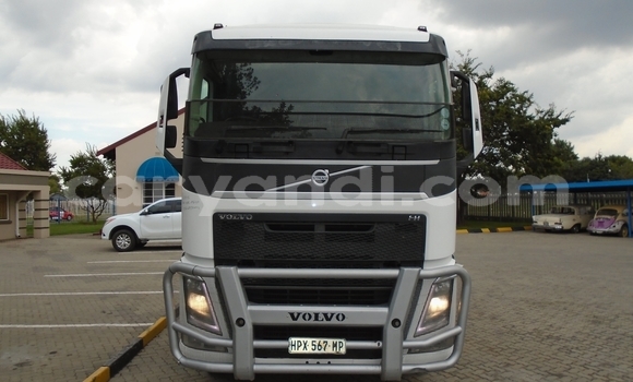 Buy Used Volvo F4 White Truck in Lusaka in Zambia