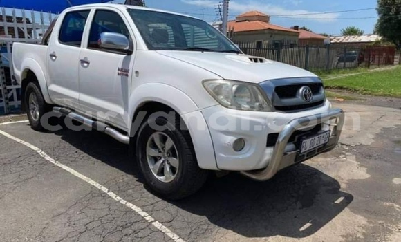 Buy Used Toyota Hilux White Car in Livingstone in Zambia