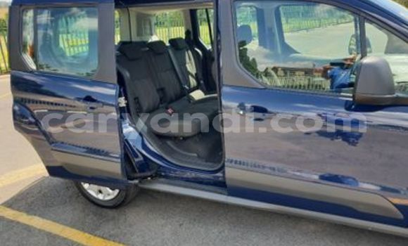 Acheter Occasion Voiture Ford Tourneo Connect Bleu à Chilanga, Lusaka Acheter Occasion Voiture Ford Tourneo Connect Bleu à Chilanga, Lusaka