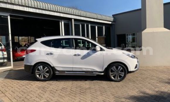 Buy Used Hyundai ix35 White Car in Mufulira in Zambia Buy Used Hyundai ix35 White Car in Mufulira in Zambia