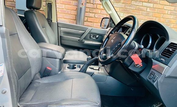 Acheter Occasion Voiture Mitsubishi Pajero Gris à Chingola, Zambie Acheter Occasion Voiture Mitsubishi Pajero Gris à Chingola, Zambie