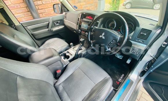 Acheter Occasion Voiture Mitsubishi Pajero Gris à Chingola, Zambie Acheter Occasion Voiture Mitsubishi Pajero Gris à Chingola, Zambie