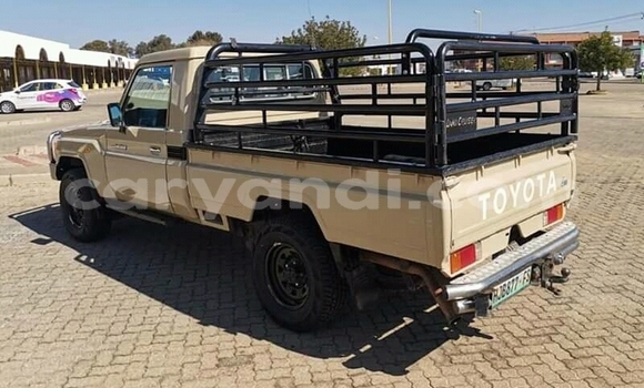 Acheter Occasion Voiture Toyota FJ Cruiser Beige à Chingola, Zambie Acheter Occasion Voiture Toyota FJ Cruiser Beige à Chingola, Zambie