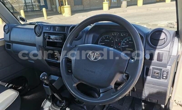 Acheter Occasion Voiture Toyota FJ Cruiser Beige à Chingola, Zambie Acheter Occasion Voiture Toyota FJ Cruiser Beige à Chingola, Zambie