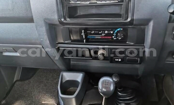 Acheter Occasion Voiture Toyota FJ Cruiser Beige à Chingola, Zambie Acheter Occasion Voiture Toyota FJ Cruiser Beige à Chingola, Zambie