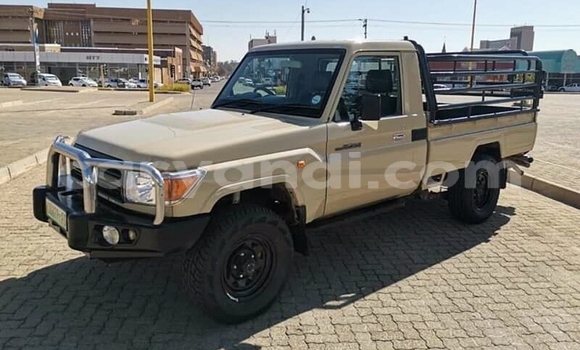 Acheter Occasion Voiture Toyota FJ Cruiser Beige à Chingola, Zambie Acheter Occasion Voiture Toyota FJ Cruiser Beige à Chingola, Zambie