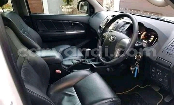 Acheter Occasion Voiture Toyota Hilux Blanc à Isoka, Nord Acheter Occasion Voiture Toyota Hilux Blanc à Isoka, Nord