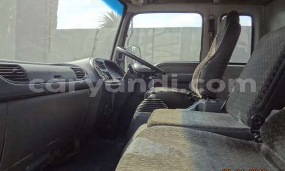 Nunua Ilio tumika Isuzu FTR 850 Nyeupe Lori ndani ya Chingola nchini Zambia Nunua Ilio tumika Isuzu FTR 850 Nyeupe Lori ndani ya Chingola nchini Zambia