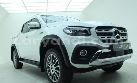 Tenga Tsaru Mercedes‒Benz 190 (W201) Chena Mota in Chingola in Zambia Tenga Tsaru Mercedes‒Benz 190 (W201) Chena Mota in Chingola in Zambia