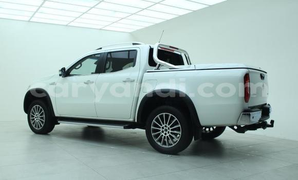 Tenga Tsaru Mercedes‒Benz 190 (W201) Chena Mota in Chingola in Zambia Tenga Tsaru Mercedes‒Benz 190 (W201) Chena Mota in Chingola in Zambia