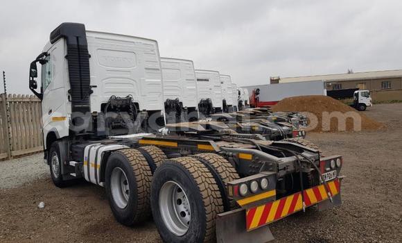 Acheter Occasion Utilitaire Volvo F4 Blanc à Mazabuka, Du sud Acheter Occasion Utilitaire Volvo F4 Blanc à Mazabuka, Du sud