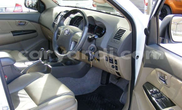Acheter Occasion Voiture Toyota Fortuner Blanc à Mazabuka, Du sud Acheter Occasion Voiture Toyota Fortuner Blanc à Mazabuka, Du sud