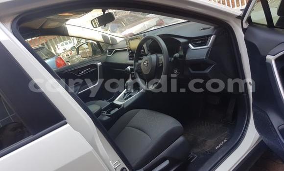 Acheter Occasion Voiture Toyota RAV4 Blanc à Zambèze, Nord-Ouest Acheter Occasion Voiture Toyota RAV4 Blanc à Zambèze, Nord-Ouest