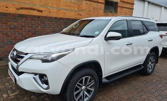 Acheter Occasion Voiture Toyota Fortuner Blanc à Chilanga, Lusaka Acheter Occasion Voiture Toyota Fortuner Blanc à Chilanga, Lusaka