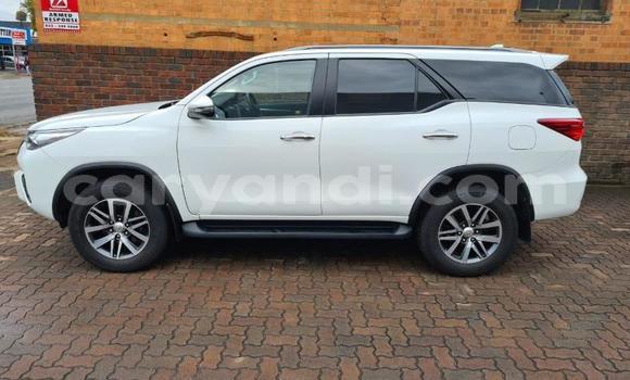 Acheter Occasion Voiture Toyota Fortuner Blanc à Chilanga, Lusaka Acheter Occasion Voiture Toyota Fortuner Blanc à Chilanga, Lusaka