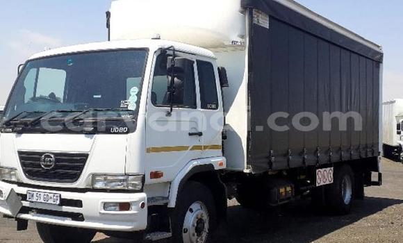Acheter Occasion Utilitaire Nissan UD Blanc à Chingola, Zambie Acheter Occasion Utilitaire Nissan UD Blanc à Chingola, Zambie