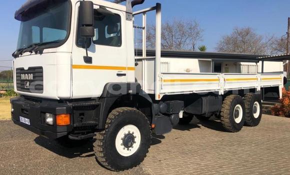 Acheter Occasion Utilitaire Nissan UD Blanc à Limulunga, Occidental