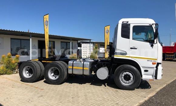 Nunua Ilio tumika Nissan UD Nyeupe Lori ndani ya Chililabombwe nchini Copperbelt Nunua Ilio tumika Nissan UD Nyeupe Lori ndani ya Chililabombwe nchini Copperbelt