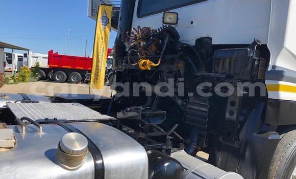 Nunua Ilio tumika Nissan UD Nyeupe Lori ndani ya Chililabombwe nchini Copperbelt Nunua Ilio tumika Nissan UD Nyeupe Lori ndani ya Chililabombwe nchini Copperbelt