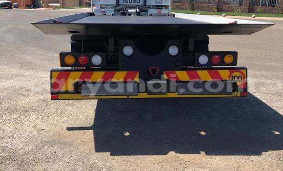 Acheter Occasion Utilitaire Isuzu FTR 850 Blanc à Chilanga, Lusaka Acheter Occasion Utilitaire Isuzu FTR 850 Blanc à Chilanga, Lusaka