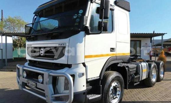 Buy Used Volvo F4 White Truck in Lusaka in Zambia