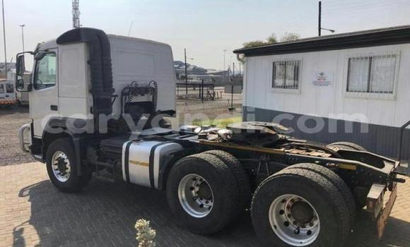 Acheter Occasion Utilitaire Volvo F4 Blanc à Lusaka, Zambie Acheter Occasion Utilitaire Volvo F4 Blanc à Lusaka, Zambie