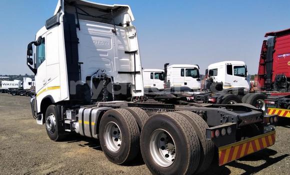 Acheter Occasion Utilitaire Volvo F4 Blanc à Lusaka, Zambie Acheter Occasion Utilitaire Volvo F4 Blanc à Lusaka, Zambie